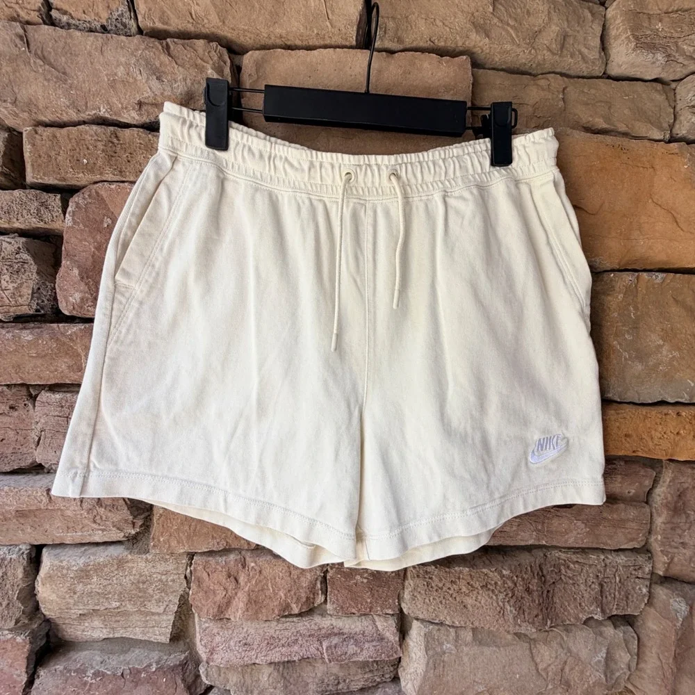 Nike Womens Medium  Pale Yellow Shorts Sportswear Essential Cotton High Rise